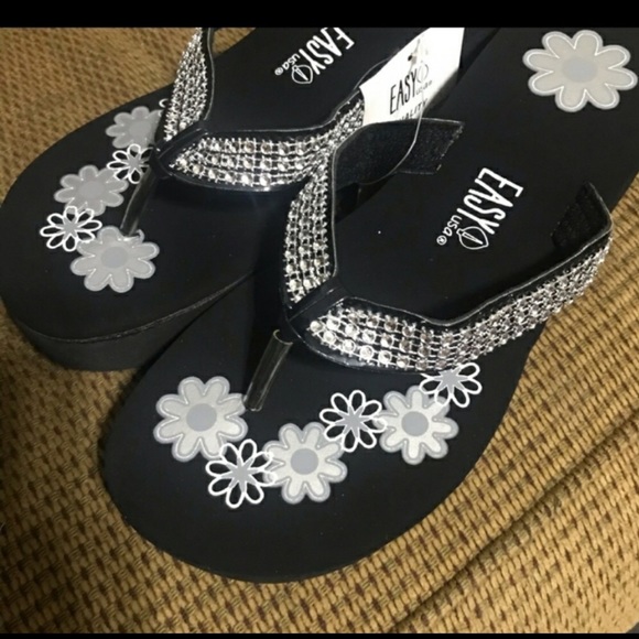 🌸cute n comfy floral flip flops🌸 - Picture 8 of 8